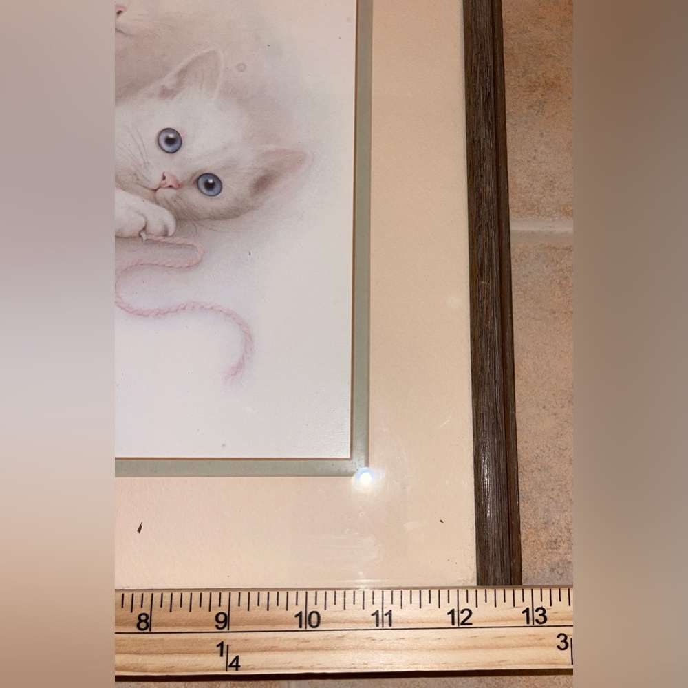 Bob Harrison Signed White Mother Cat and Kitten “Family Portrait” Framed. - Picture 4 of 4